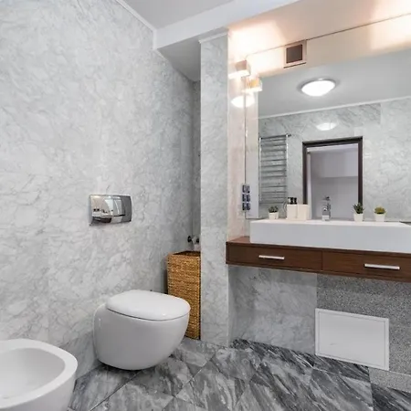 Exclusive & Stylish 3-level In Old Town - 150 M Varsóvia