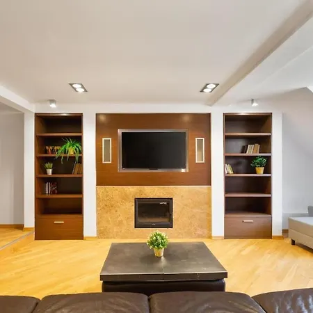 Exclusive & Stylish 3-level In Old Town - 150 M